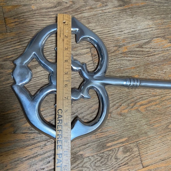 Large skeleton key wall decor hanging 27” - Picture 7 of 7